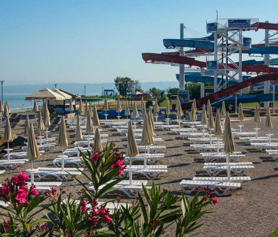 Apartma Sunny Lägenhet Izola Exteriör bild