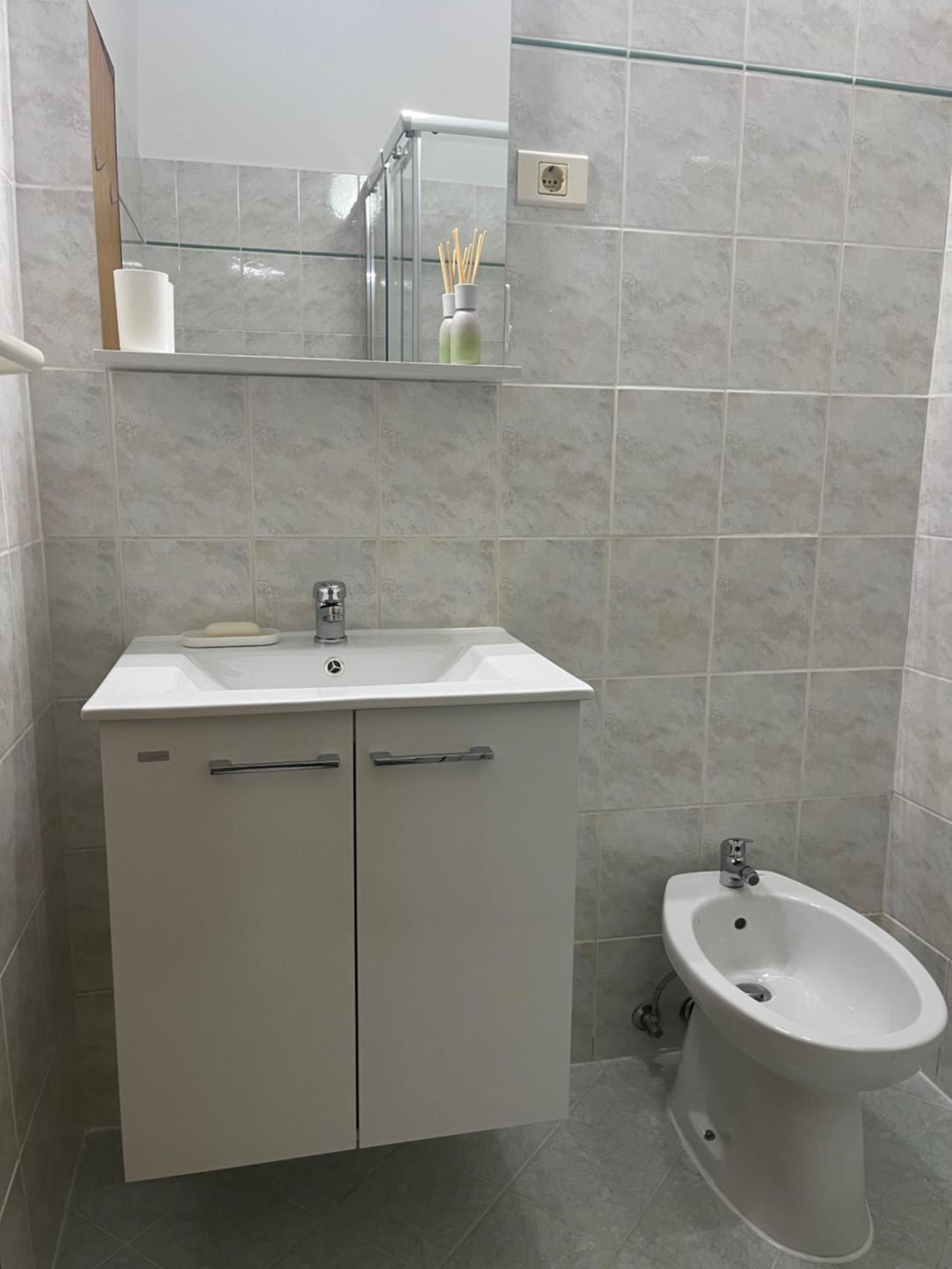 Apartma Sunny Lägenhet Izola Exteriör bild